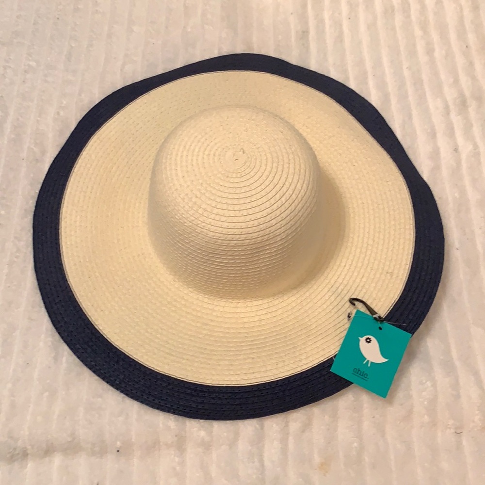 NWT Chic wide brim straw hat with navy trim